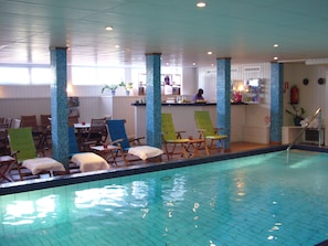 Indendørs pool