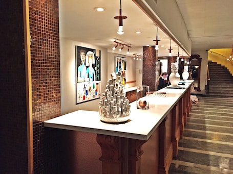 Check-in/check-out kiosk