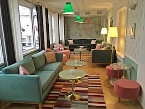 Sittområde i lobbyn