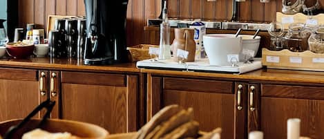 Café da manhã com buffet grátis todos os dias
