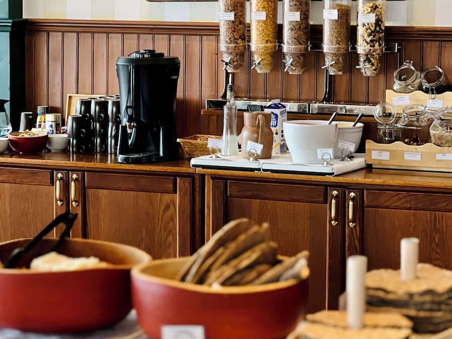 Free daily buffet breakfast