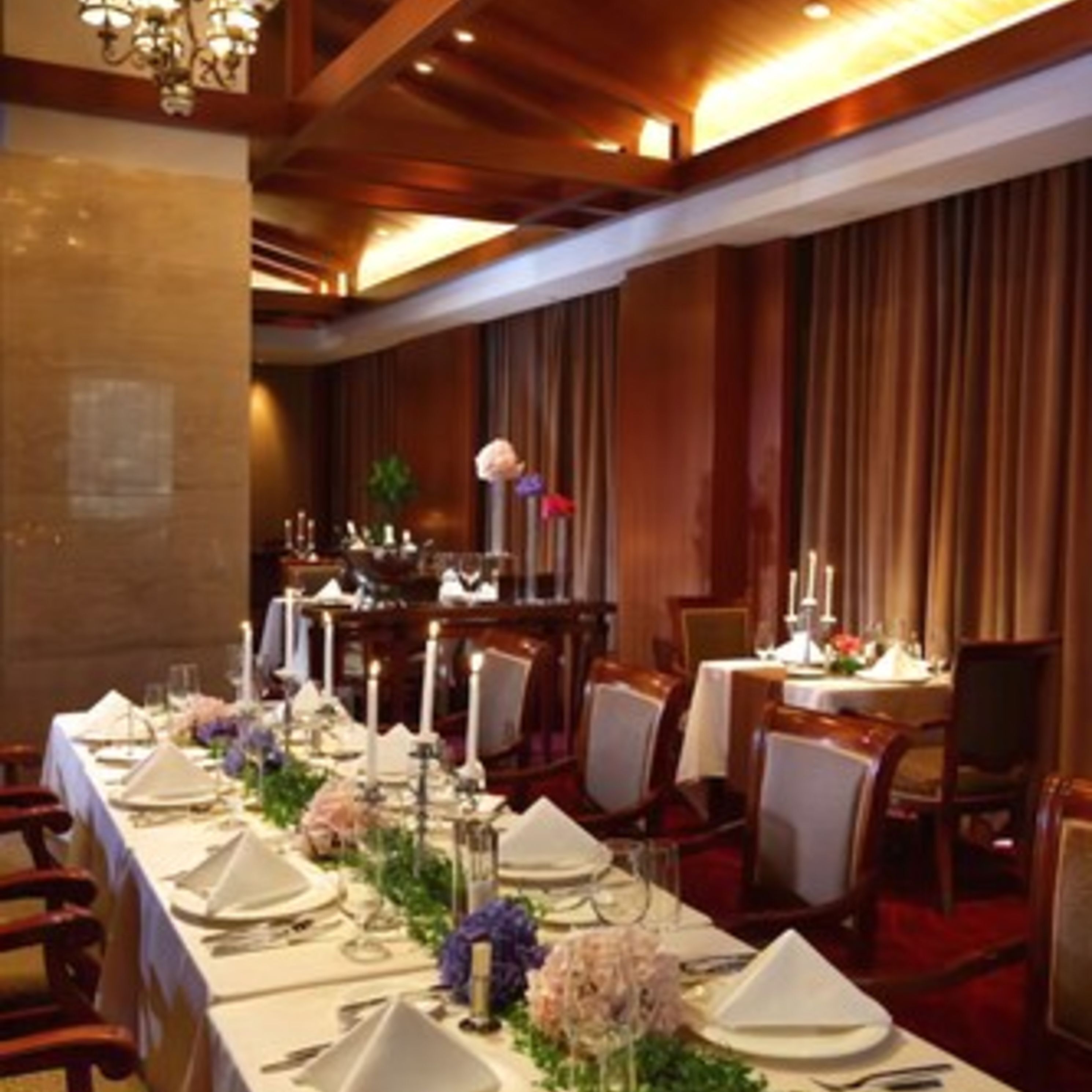 6 restaurants, breakfast, lunch, dinner served; french cuisine