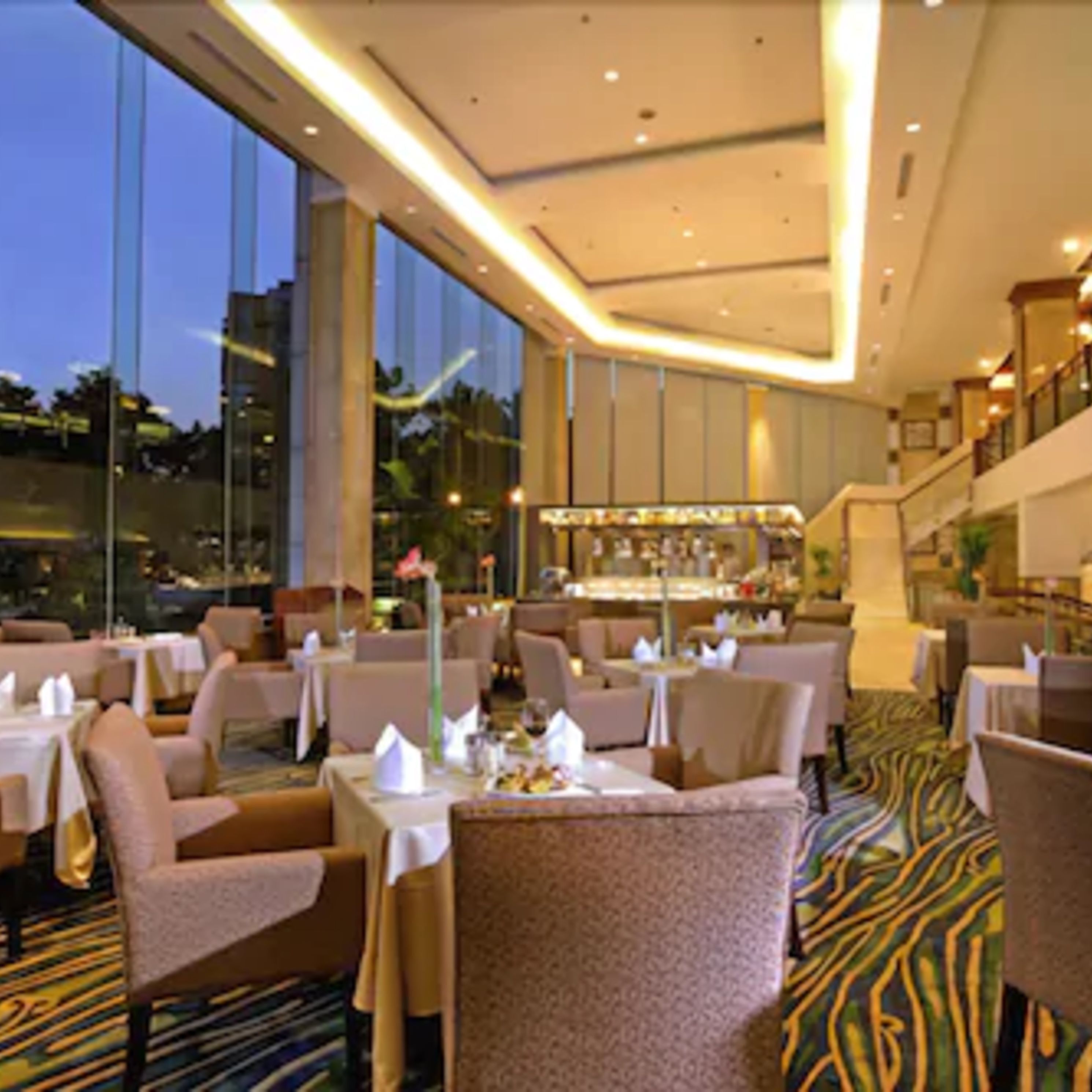 6 restaurants, breakfast, lunch, dinner served; french cuisine