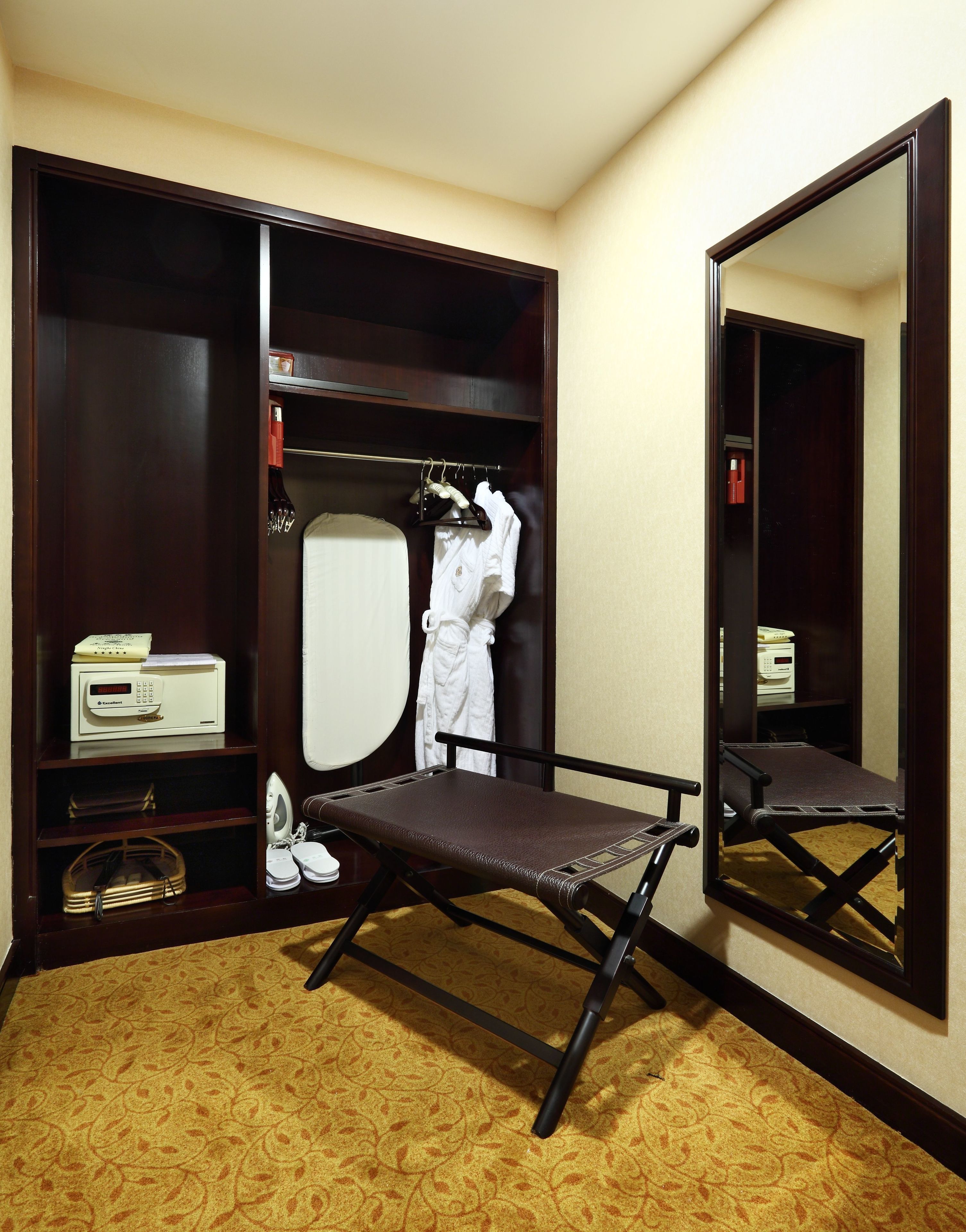 business suite, 1 king bed | room amenity