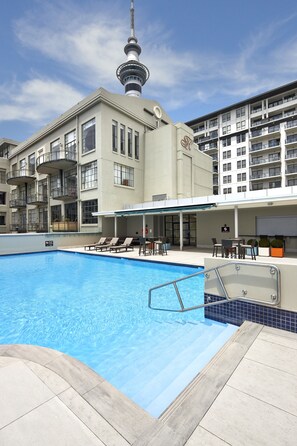 Indoor pool, outdoor pool, open 6:30 AM to 11:00 PM, pool umbrellas - Rendezvous Heritage Hotel Auckland (Auckland)