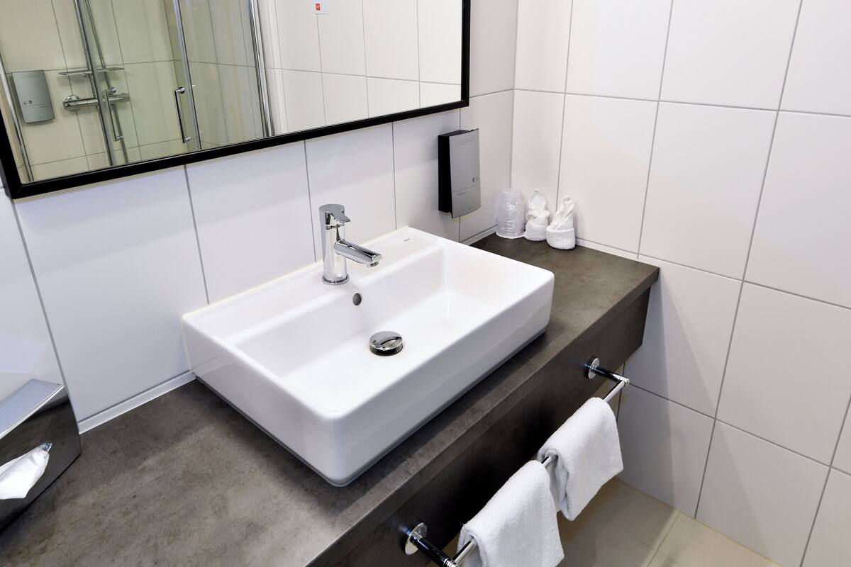 superior room | 1 bedroom, minibar, desk, iron/ironing board