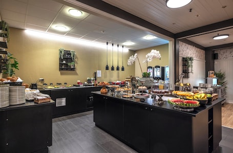 Frokostbuffé er inkludert hver dag. Thon Hotel Baronen