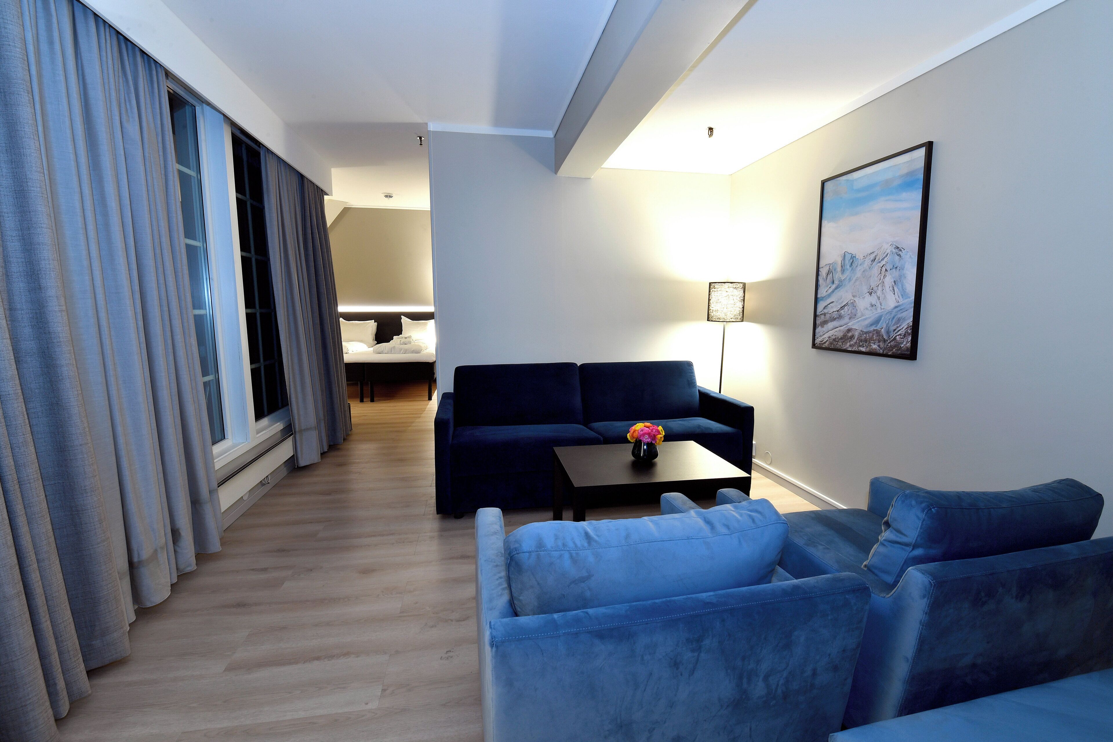 Minibar, skrivebord, strykejern/-brett og wi-fi (inkludert)