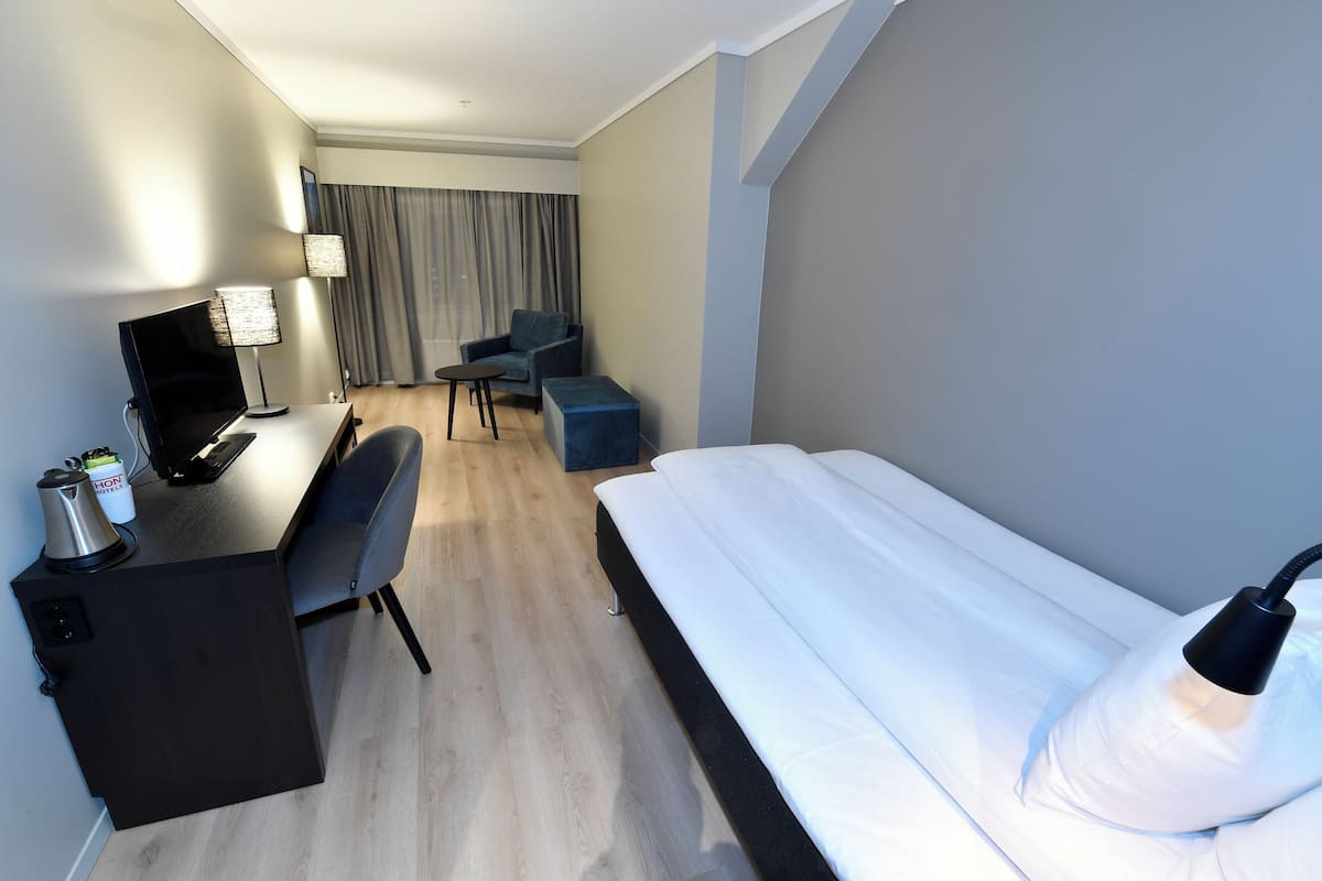 Minibar, bureau, fer et planche à repasser, Wi-Fi gratuit