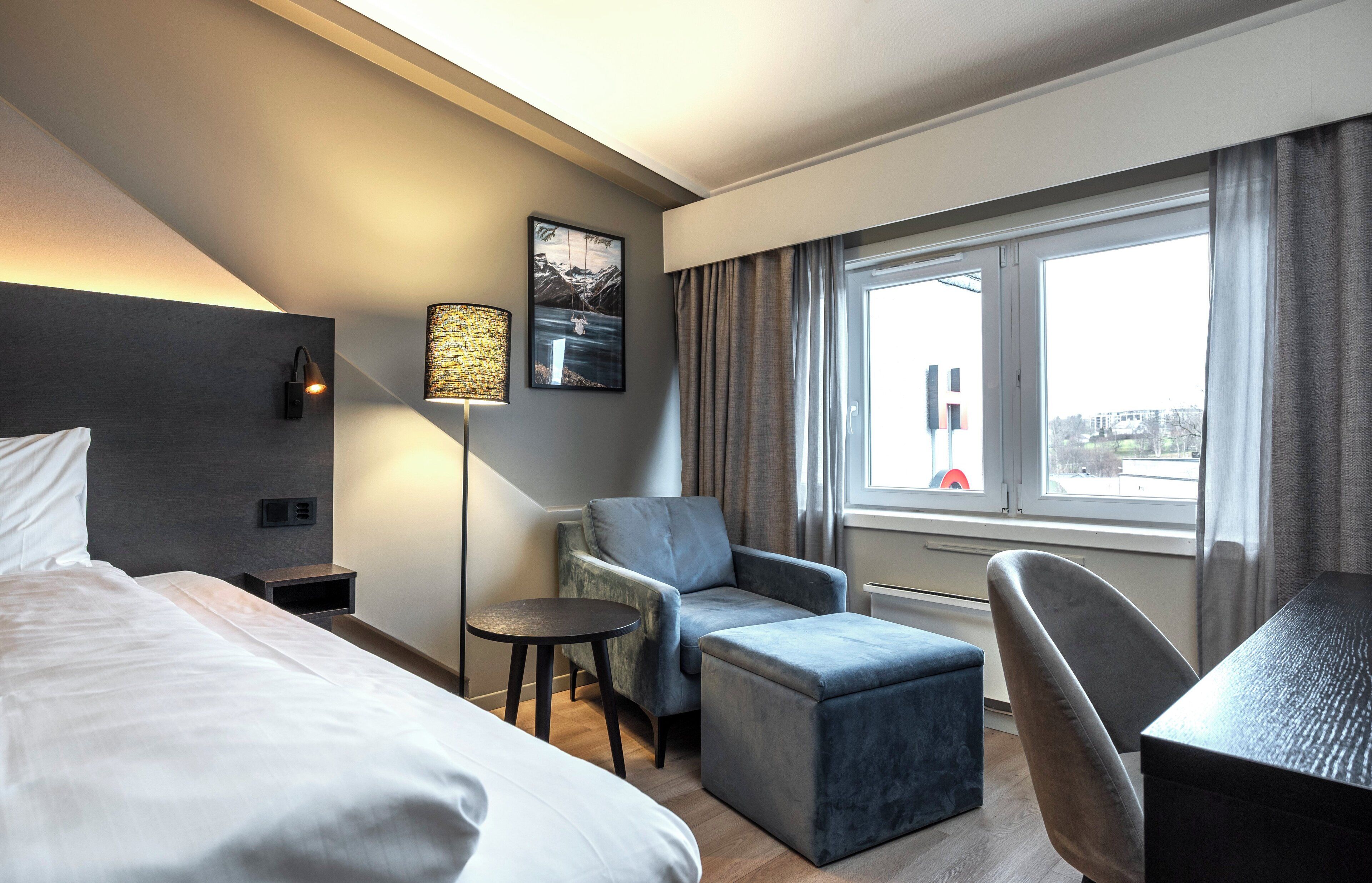 Habitación estándar, 1 cama de matrimonio | Minibar, escritorio, tabla de planchar con plancha y wifi gratis