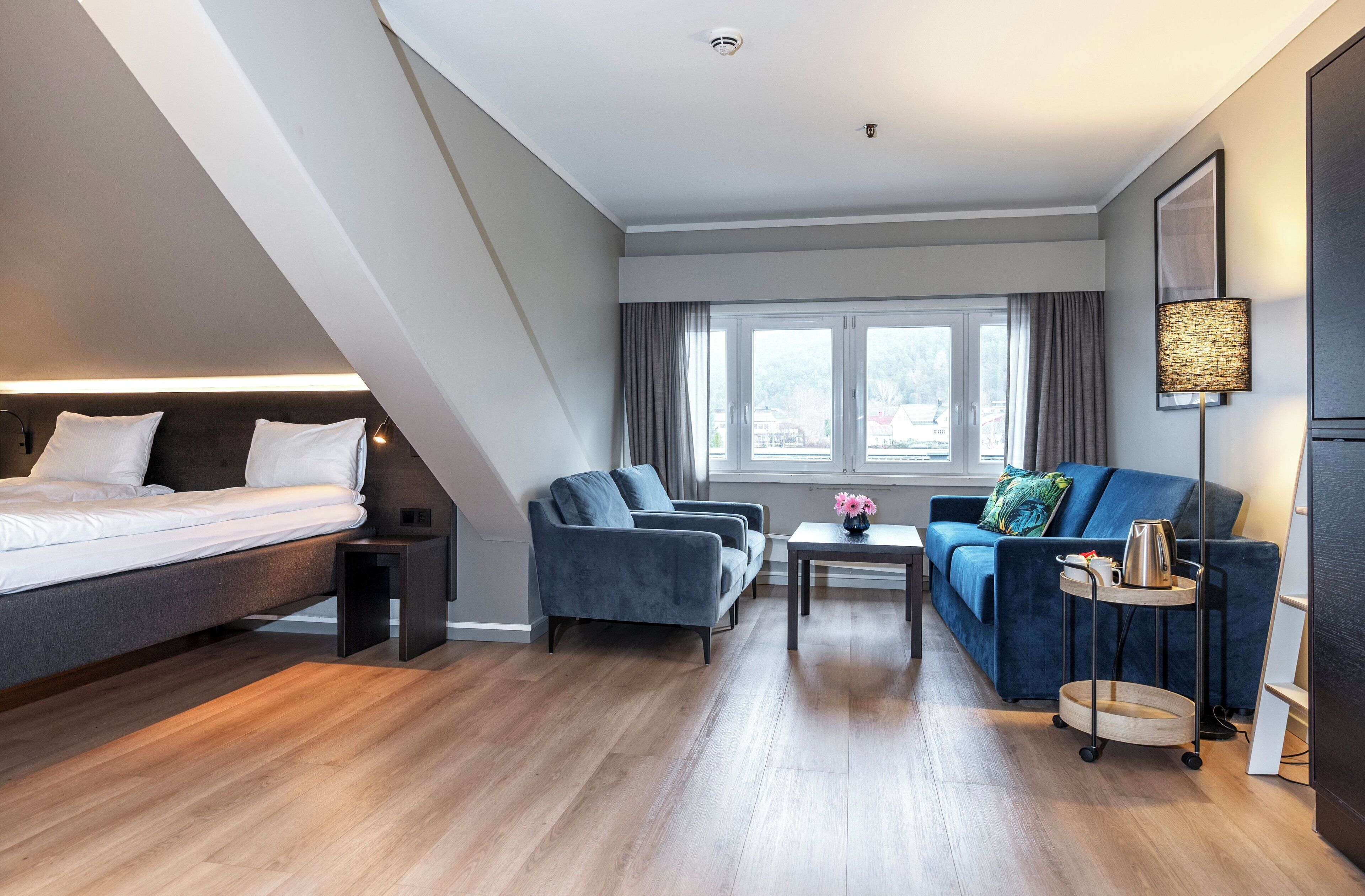 Minibar, skrivebord, strykejern/-brett og wi-fi (inkludert)