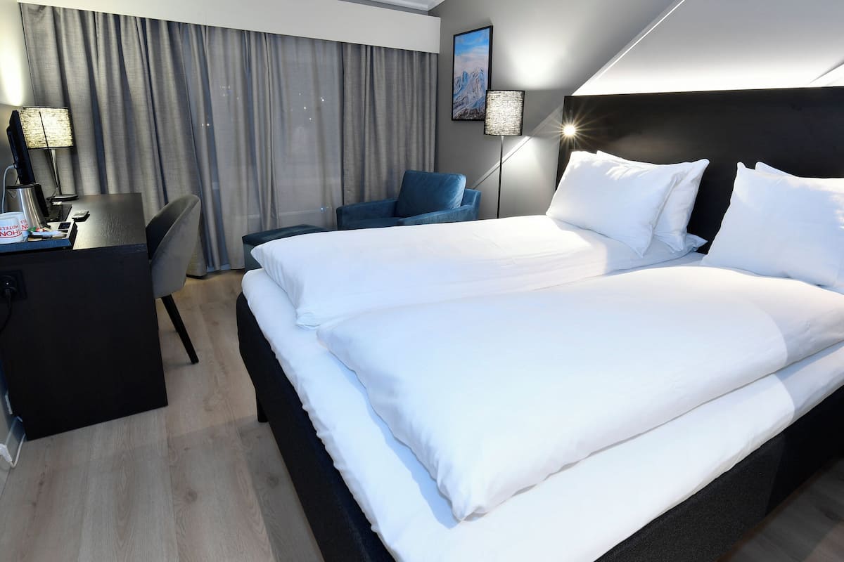 Minibar, Schreibtisch, Bügeleisen/Bügelbrett, Babybetten