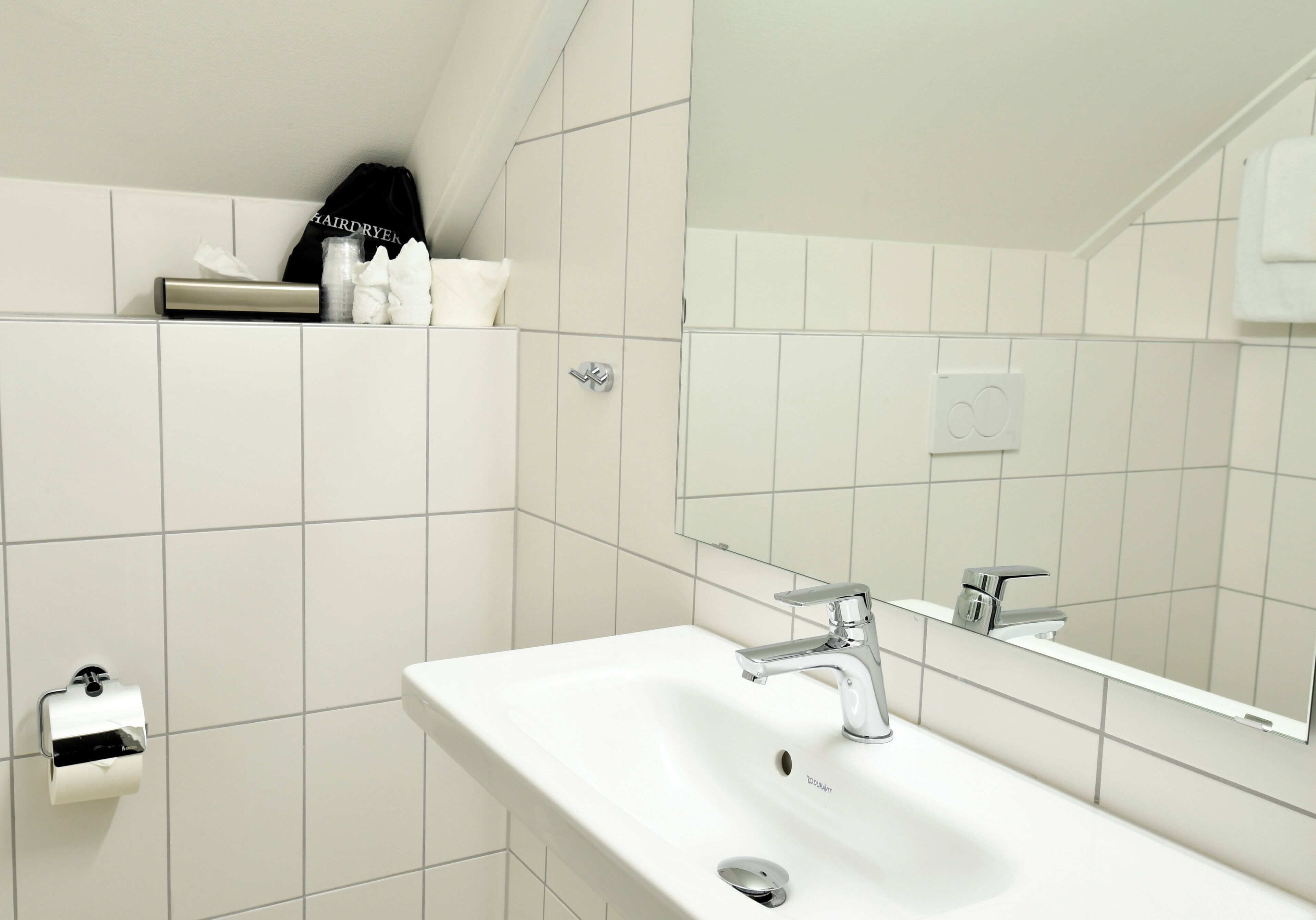 junior suite, non smoking | bathroom | shower, hair dryer, towels