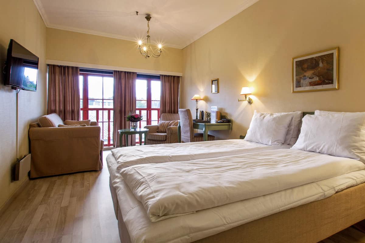 1 bedroom, minibar, desk, iron/ironing board