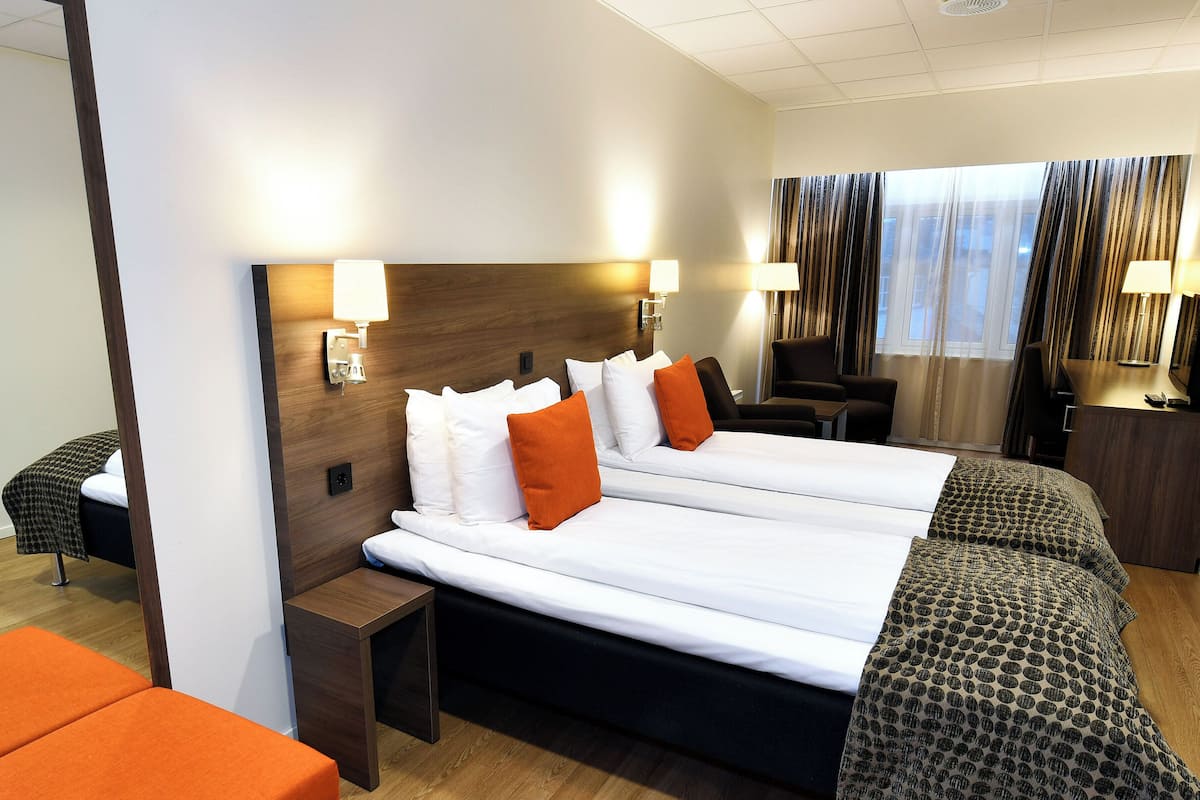 Minibar, Schreibtisch, Bügeleisen/Bügelbrett, Babybetten