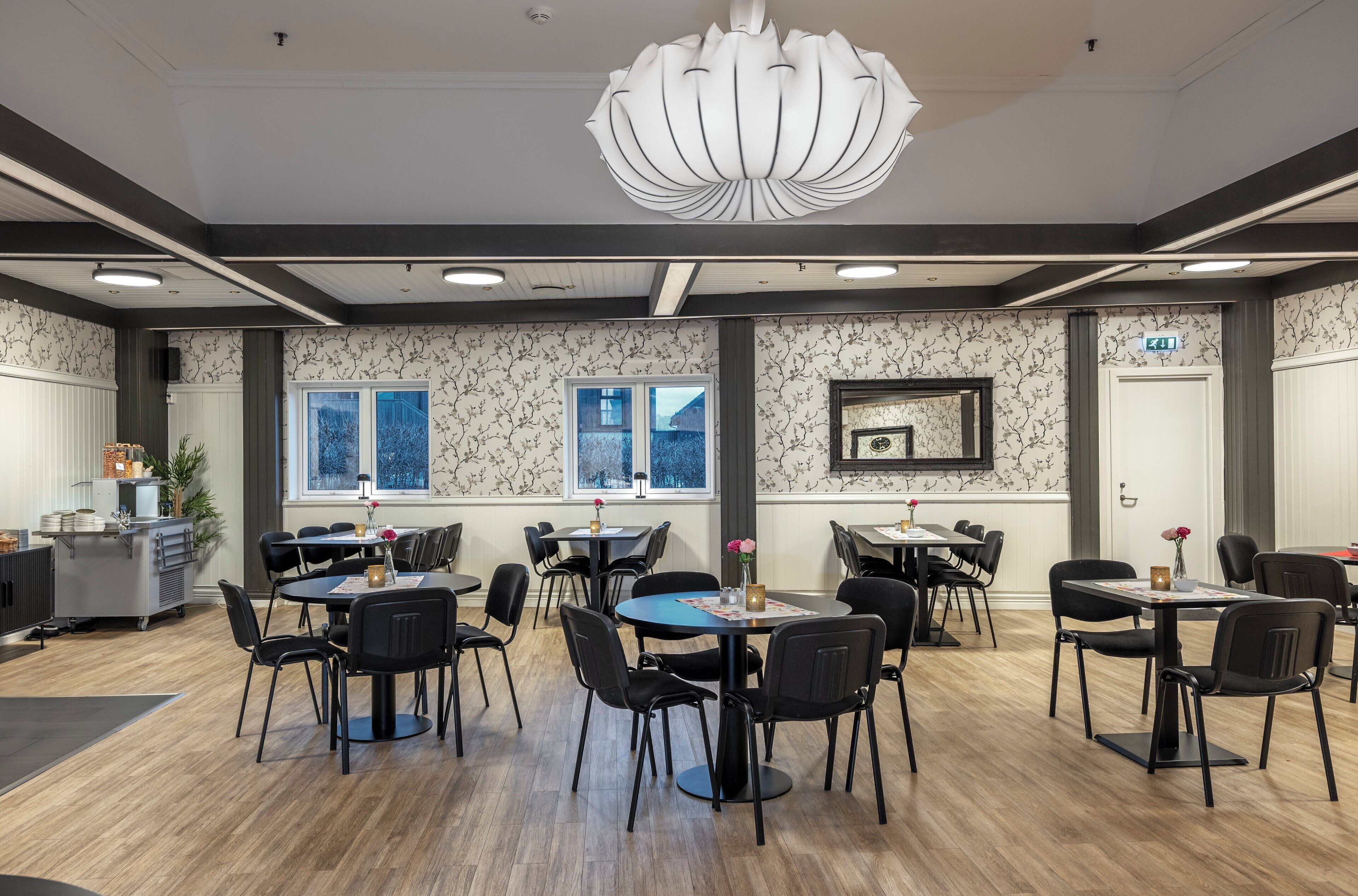 Café da manhã com buffet grátis todos os dias