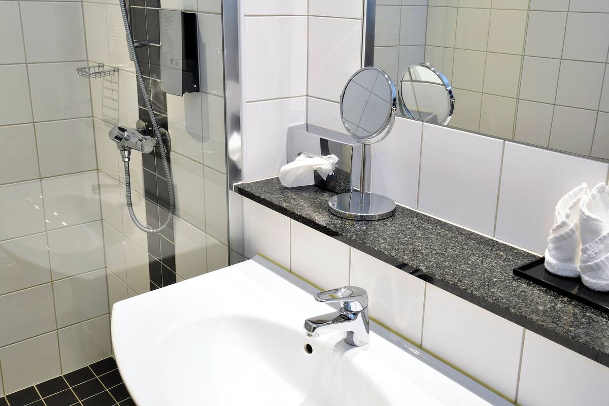 superior room, 2 single beds, non smoking | bathroom | shower, hair dryer, towels