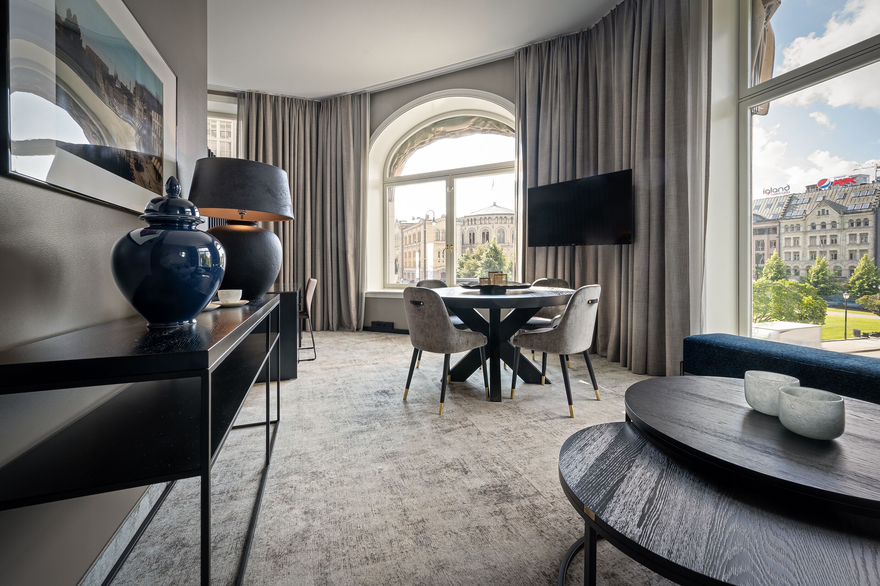 junior suite with landmark view | 1 bedroom, pillow-top beds, in-room safe, desk