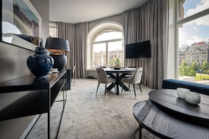 Junior Suite with Landmark View | Pillowtop beds, in-room safe, desk, blackout drapes - Karl Johan Hotel (Oslo)