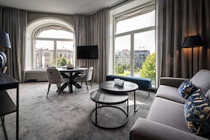 Junior Suite with Landmark View | 1 bedroom, pillowtop beds, in-room safe, desk