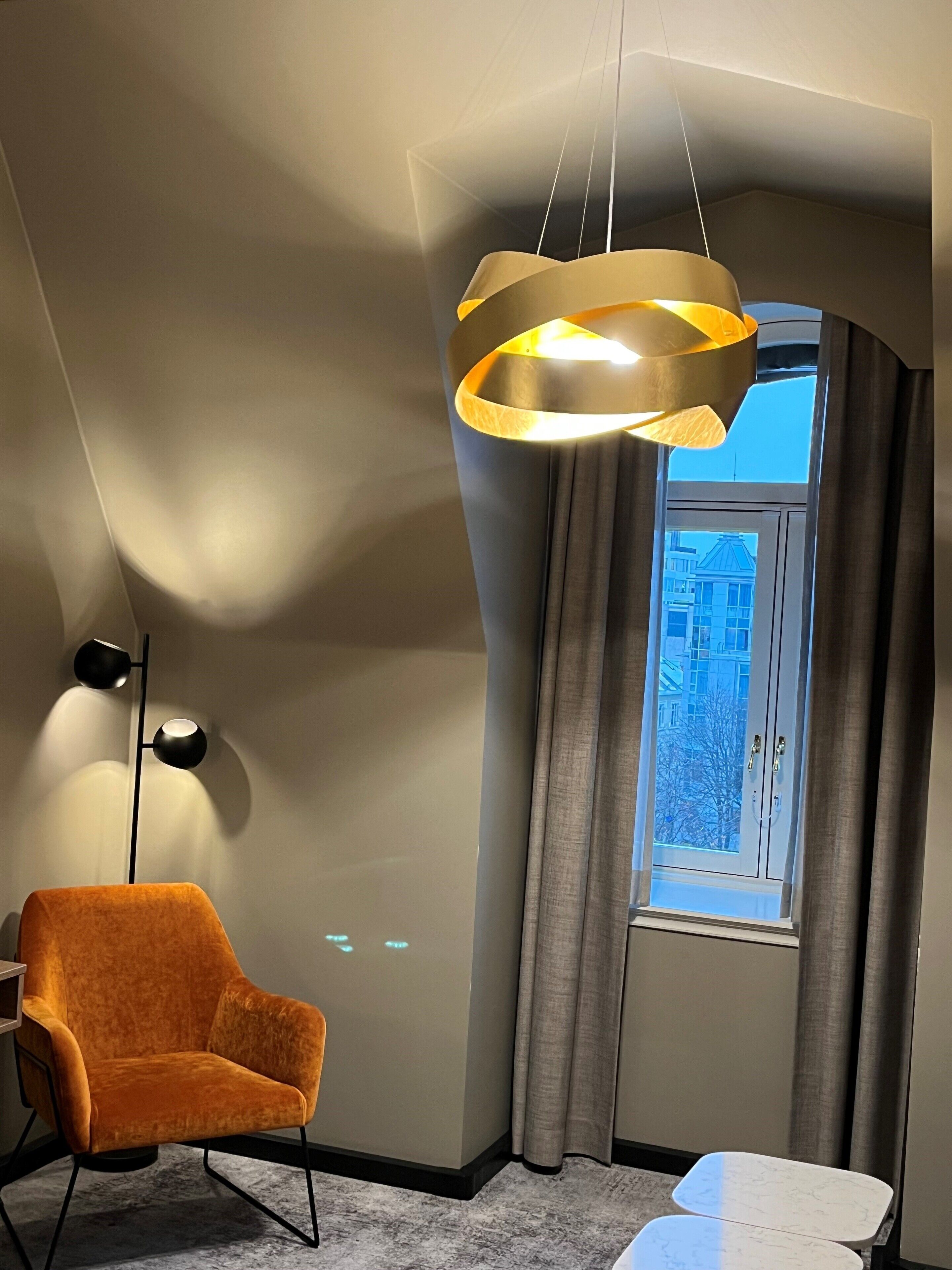 family room | 1 bedroom, pillow-top beds, in-room safe, desk