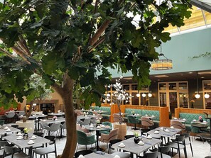 包含每日自助早餐