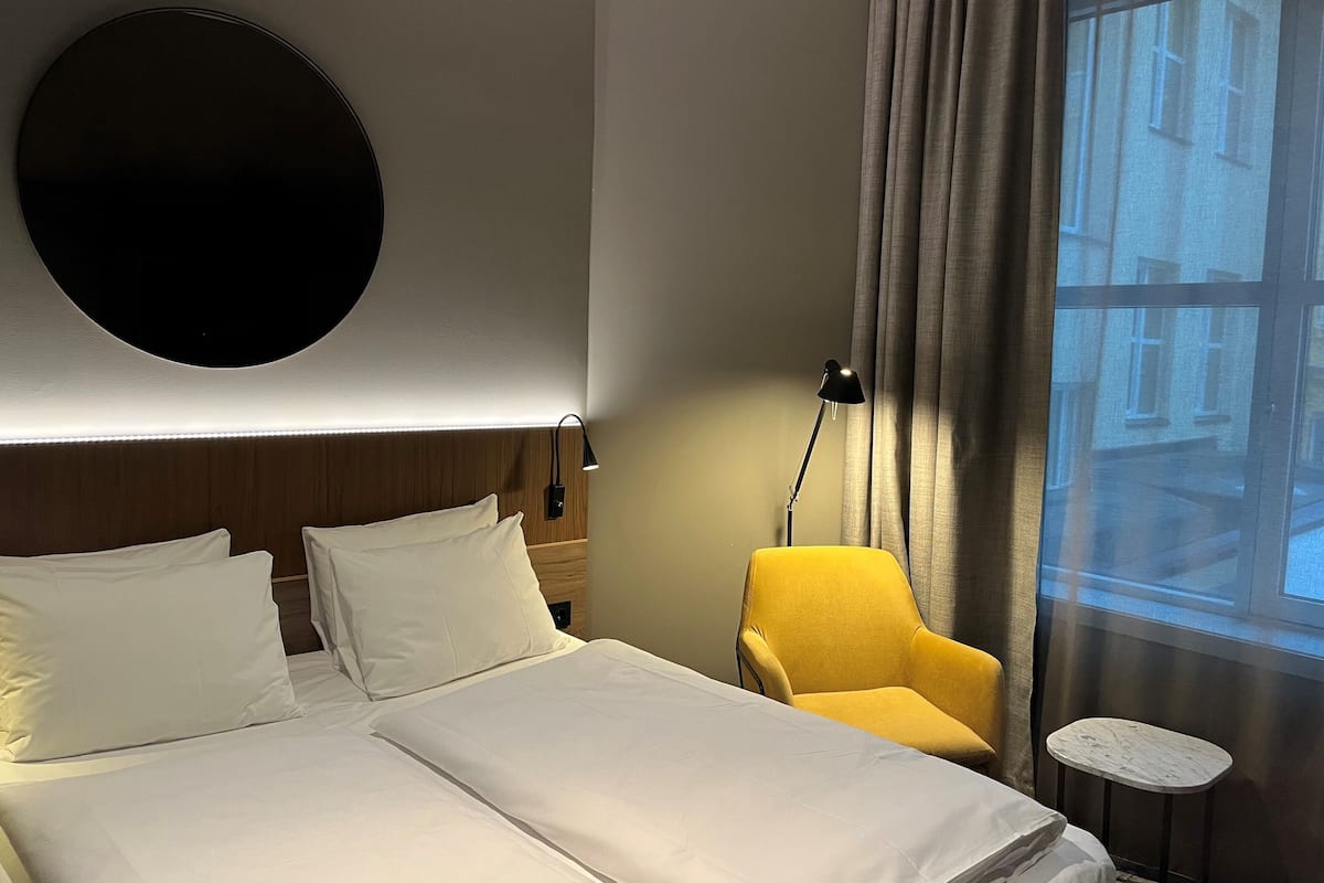 Cosy Small Room | Pillowtop beds, in-room safe, desk, blackout drapes