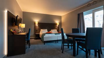 Family Room, 1 Double Bed, Non Smoking (Standard) | Desk, soundproofing, cribs/infant beds, rollaway beds