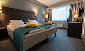 Standard Double Room, Non Smoking | Desk, soundproofing, cribs/infant beds, rollaway beds