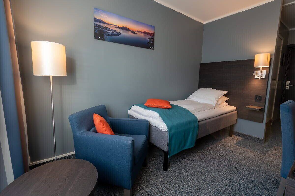 Bureau, chambres insonorisées, lits bébé (en supplément)