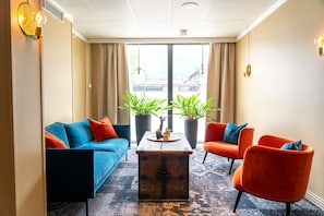 Coin salon dans le hall
