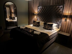 Deluxe Double Room, 1 Double Bed | 1 bedroom, premium bedding, cribs/infant beds, free WiFi