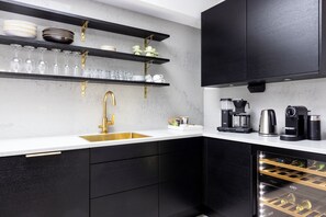 Penthouse Terrace Suite | Private kitchenette