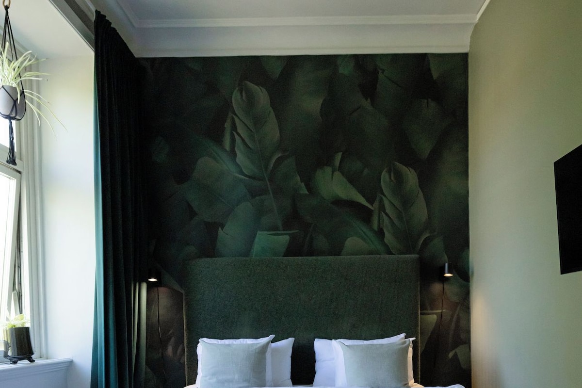 Double City View | Premium bedding, minibar, desk, blackout drapes