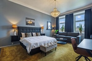 Deluxe City View | Literie de qualité supérieure, ameublement personnalisé, bureau