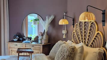 Double Calm SleepWell | Premium bedding, individually furnished, desk, laptop workspace