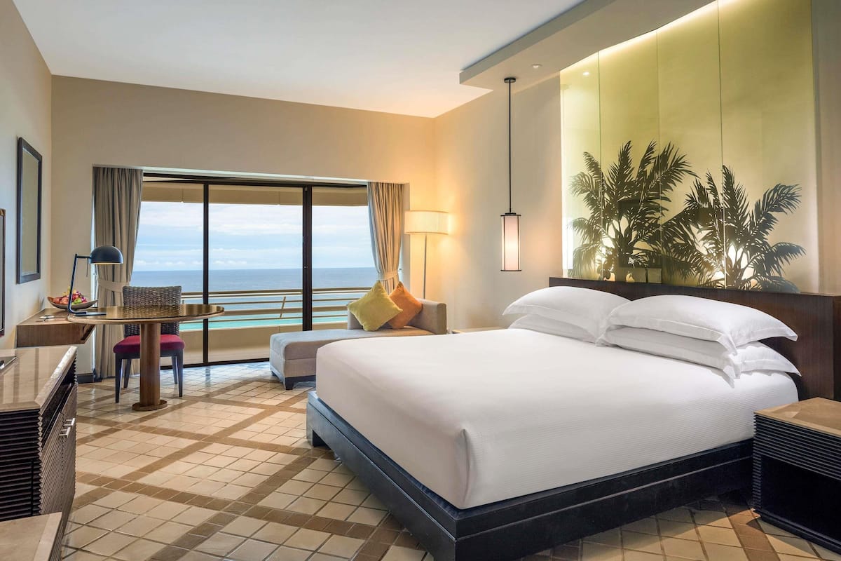 Superior Room, 1 King Bed, Sea View | Premium bedding, minibar, in-room safe, individually furnished