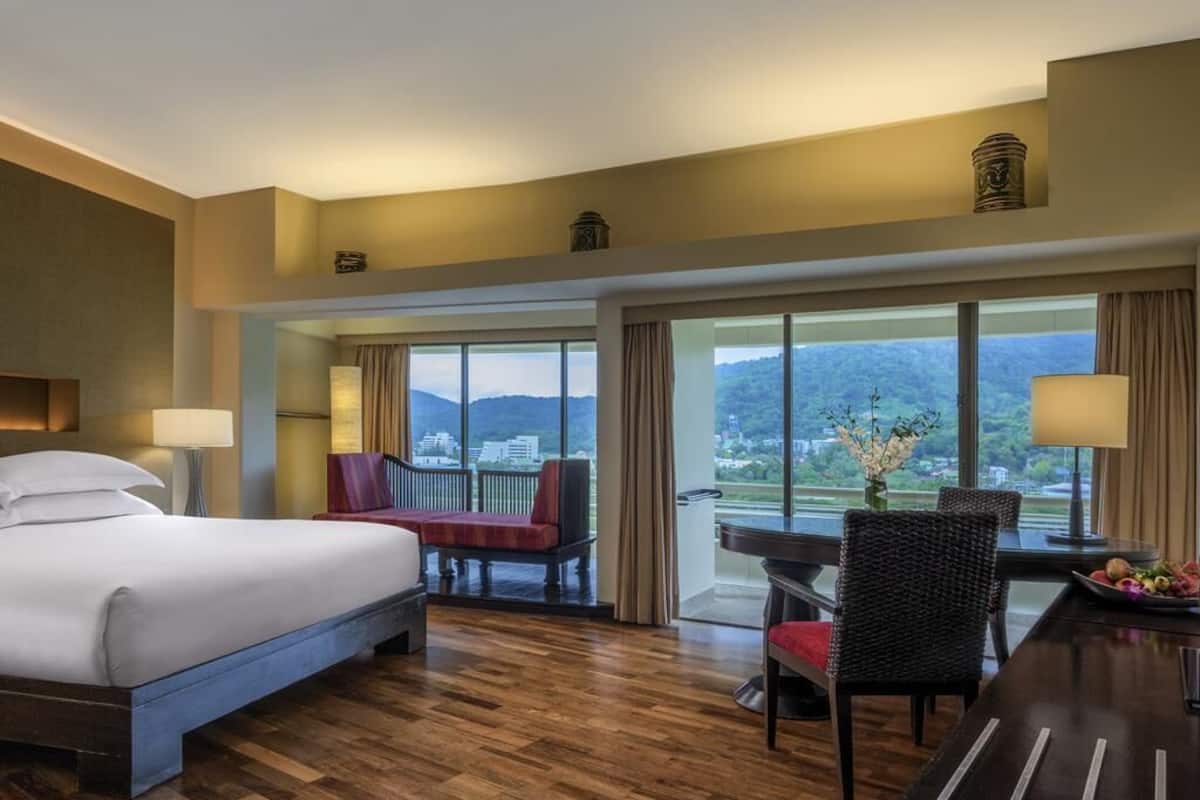 Junior Suite, 1 Double Bed, Garden View | Premium bedding, minibar, in-room safe, individually furnished