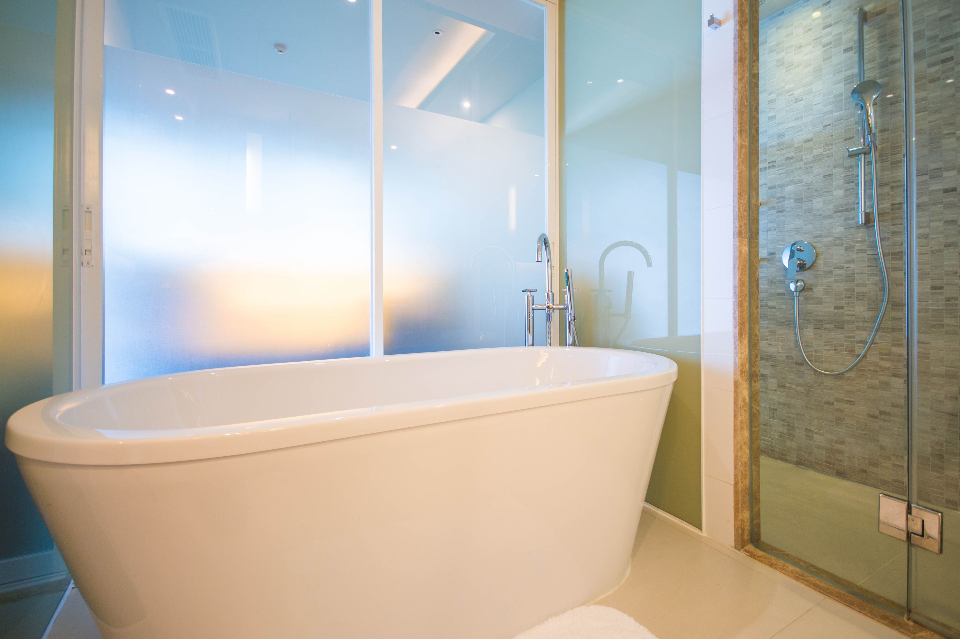 superior suite, sea view | deep-soaking bathtub