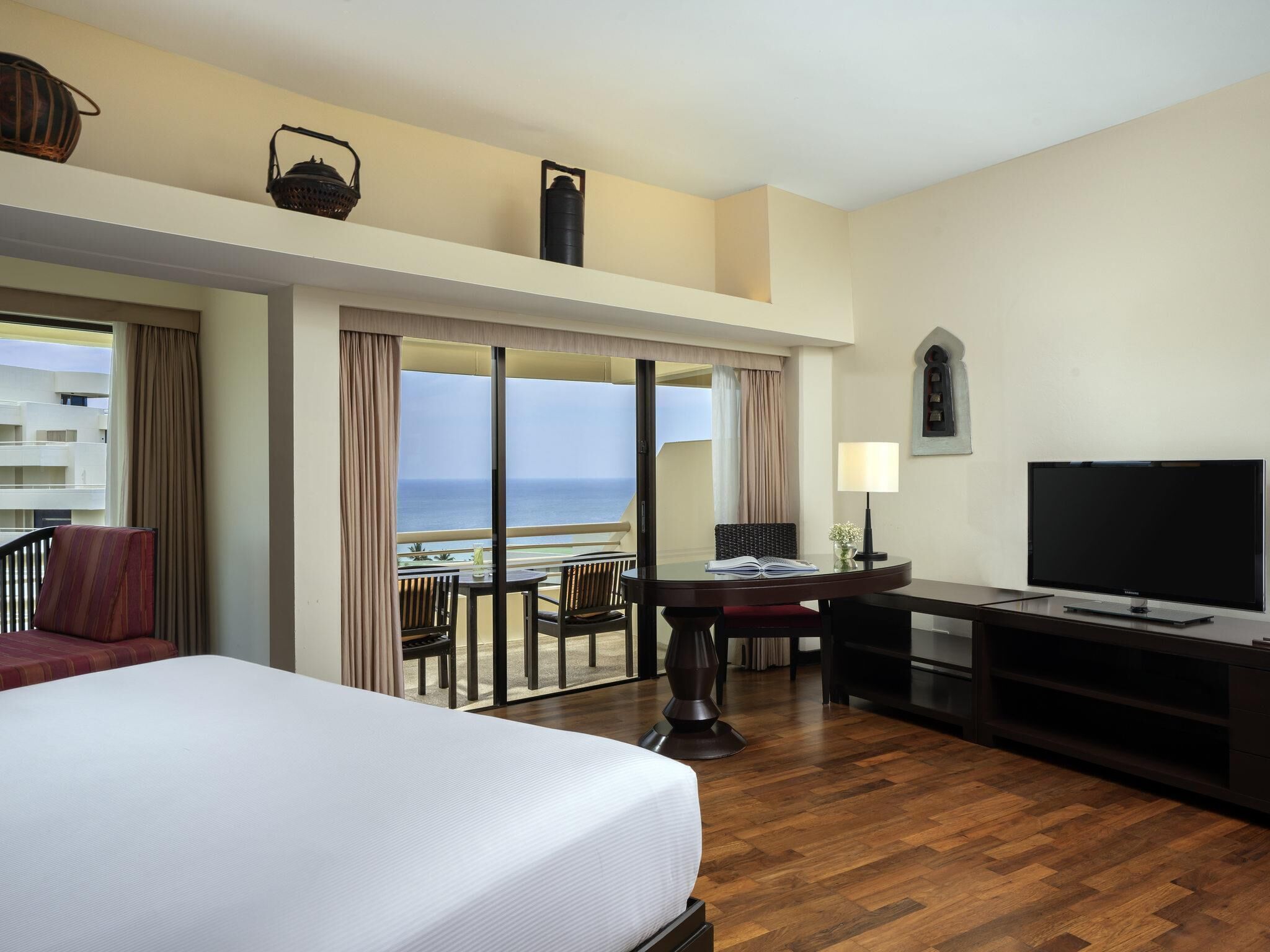 Ropa de cama de alta calidad y minibar 