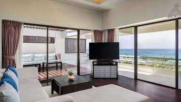 Deluxe Suite, 1 King Bed, Sea View