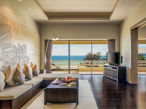 Superior Suite, Sea View | Premium bedding, minibar, in-room safe, individually furnished