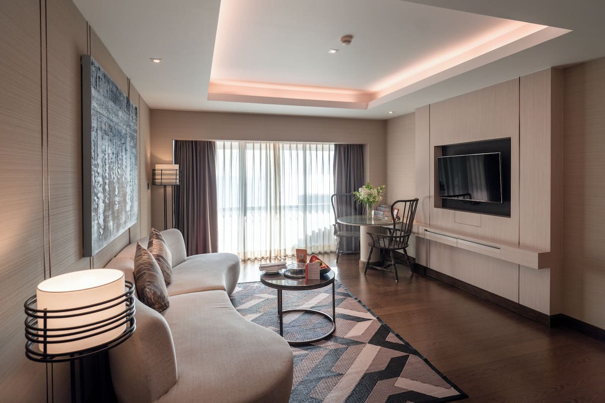 Deluxe Suite, 1 King Bed, Sea View | Living area | 43-inch LCD TV with cable channels, TV