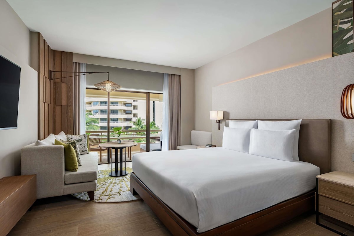 Deluxe Room, 1 Double Bed, Garden View | Premium bedding, minibar, in-room safe, individually furnished