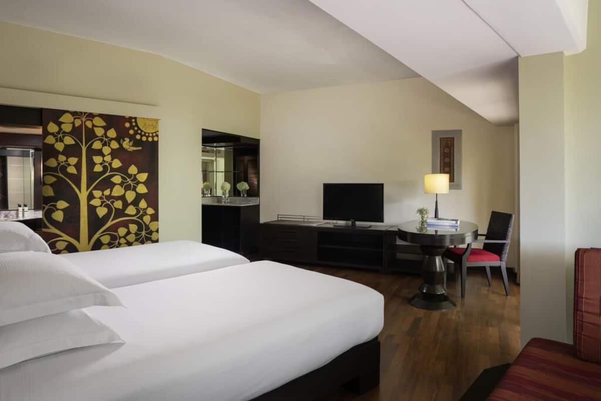Junior Suite, 2 Twin Beds, Sea View | Premium bedding, minibar, in-room safe, individually furnished