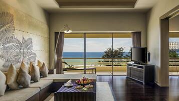 Suite Superior, pemandangan laut | Seprai premium, minibar, dan brankas