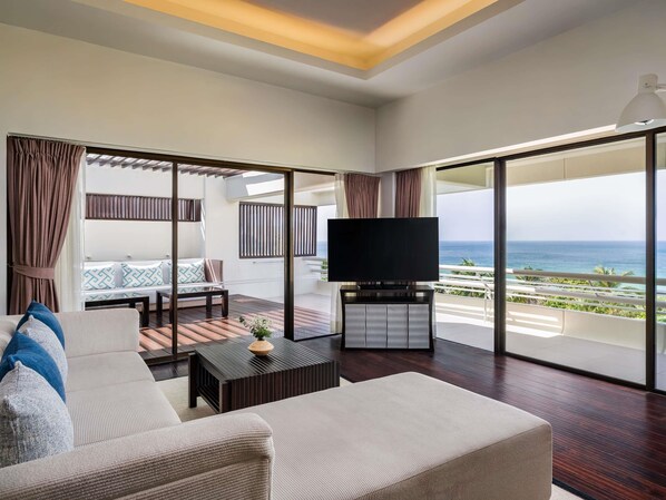 Suite Deluxe, 1 cama de matrimonio grande, vistas al mar | Ropa de cama de alta calidad, minibar, caja fuerte