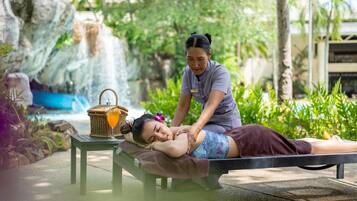 Sauna, hot tub, perawatan tubuh, dan aromaterapi