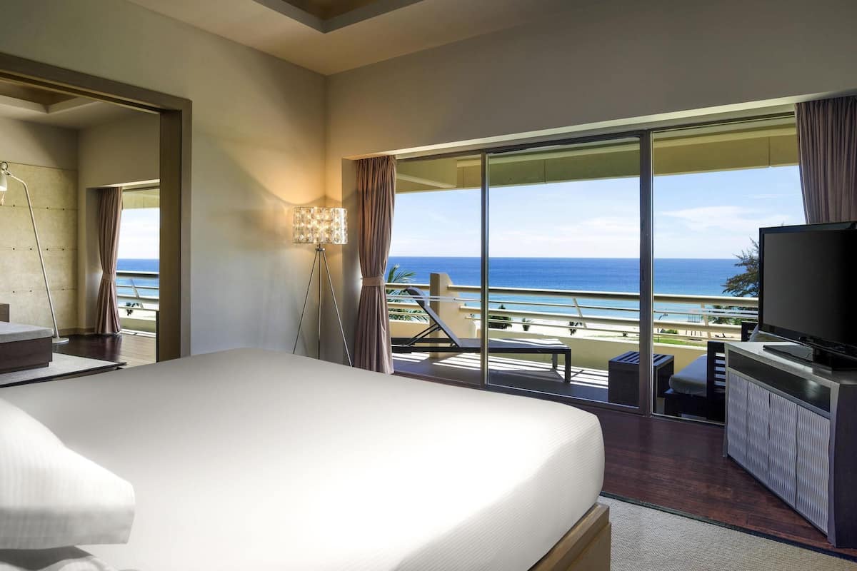 Superior-sviitti, merinäköala | Ylelliset vuodevaatteet, minibaari, tallelokero huoneessa