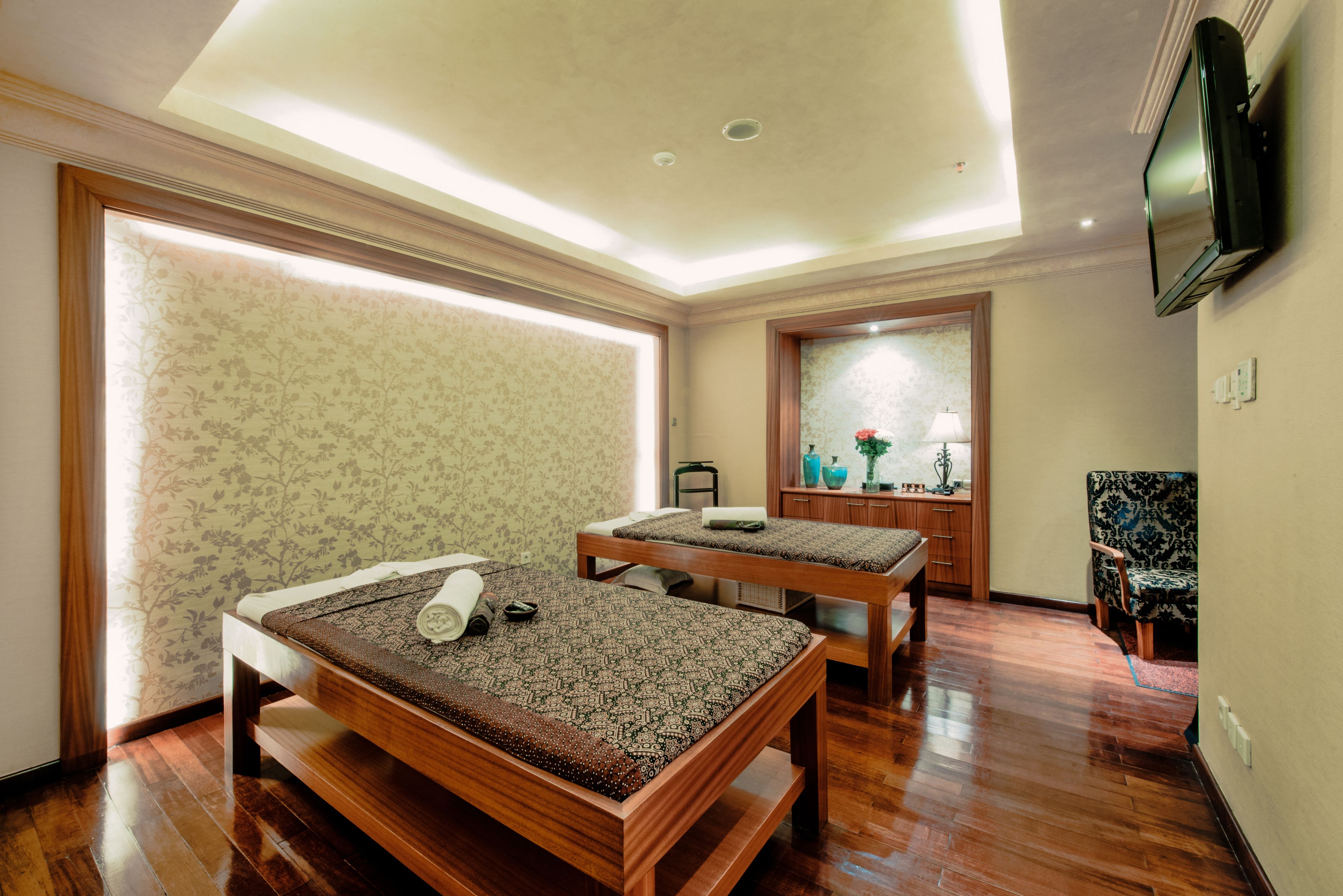couples treatment room(s), sauna, hot tub, steam room